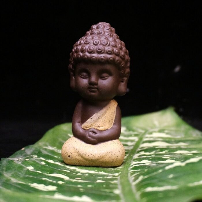 Small Buddha Statue Monk Figurine Tathagata India Yoga MandalaTea Pet Purple Ceramic Crafts Decorative Ornaments